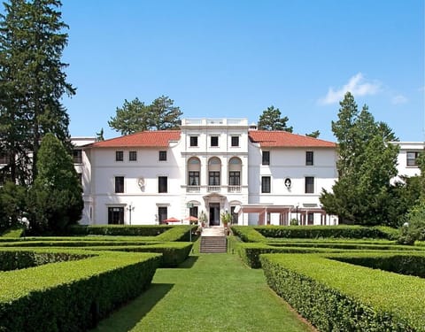 Property building, Garden