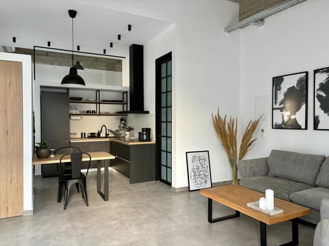 Kitchen or kitchenette, Living room, Seating area, Dining area