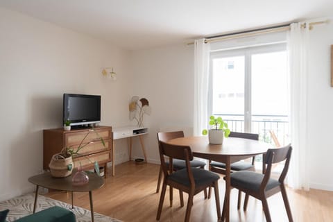 Pretty cocoon of love close to the City of Light Apartment in Montrouge