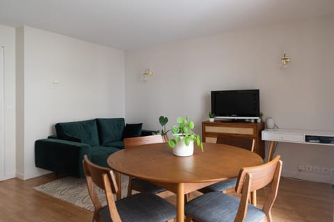 Pretty cocoon of love close to the City of Light Apartment in Montrouge