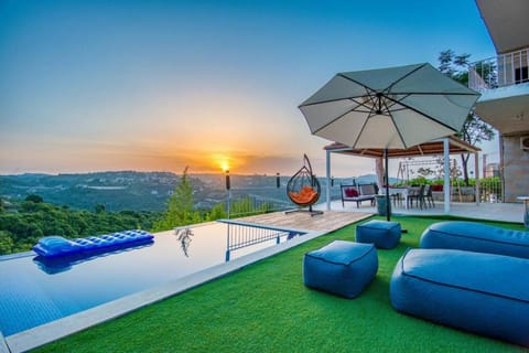 Mountain view, Swimming pool, sunbed