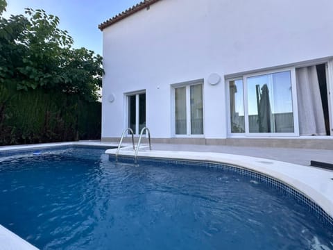 Villa Velissia by Midelisa. Villa in Safor