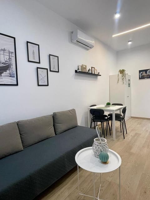 Living room, Seating area, Dining area, air conditioner