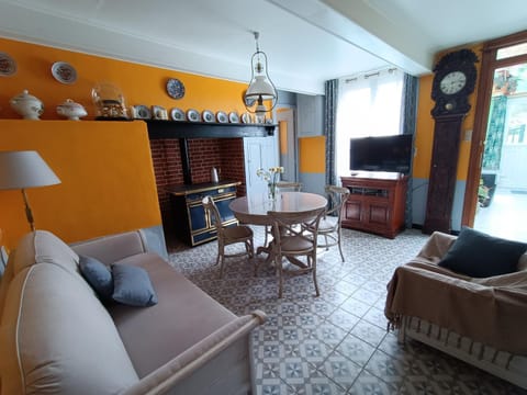 TV and multimedia, Dining area