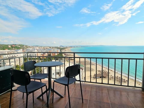 Natural landscape, Balcony/Terrace, Sea view
