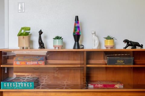 70's Vibe Beach Downtown AC Nightlife Apartment in Traverse City