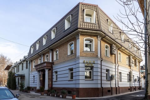 Property building, Day, Neighbourhood, Street view