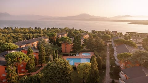 Property building, Nearby landmark, Day, Natural landscape, Bird's eye view, Garden, Lake view, Mountain view, Pool view, Swimming pool, Sunrise