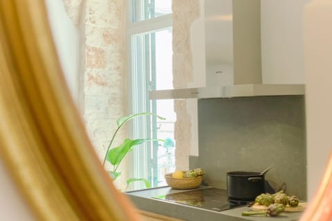 Coffee/tea facilities, Kitchen or kitchenette, air conditioner