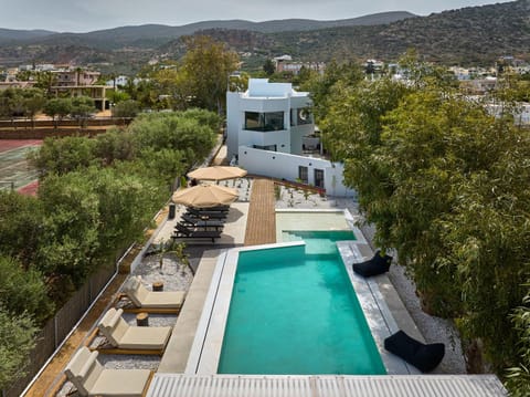 Property building, Natural landscape, Bird's eye view, Balcony/Terrace, Dining area, Swimming pool, sunbed