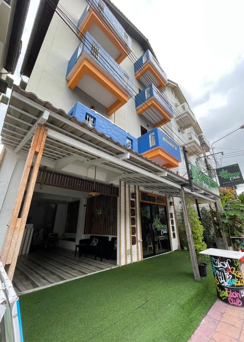 Property building, Day