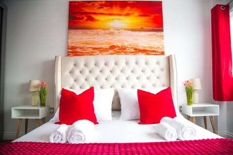 Bed, Bedroom, towels