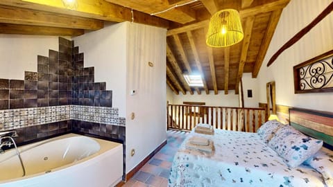 Bed, Photo of the whole room, Bedroom, Bath