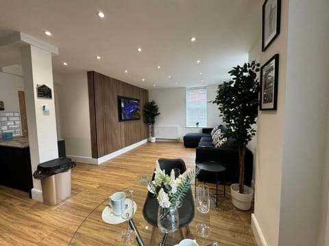 TV and multimedia, Seating area