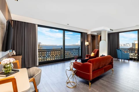 Seating area, Lake view