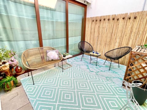 Patio, Day, Balcony/Terrace