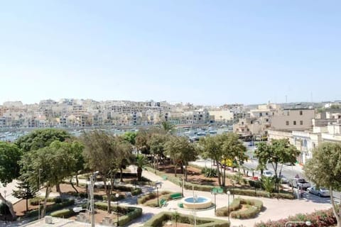 Neighbourhood, Location