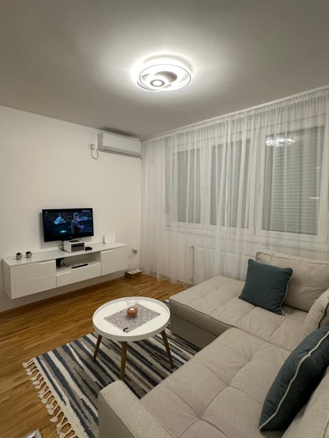 TV and multimedia, Living room, air conditioner