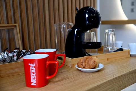 Coffee/tea facilities, Food and drinks, Food, Continental breakfast