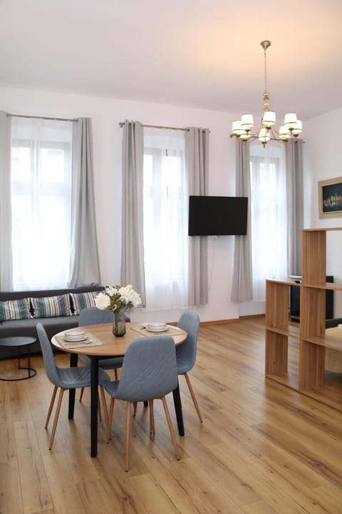 Living room, Seating area, Dining area