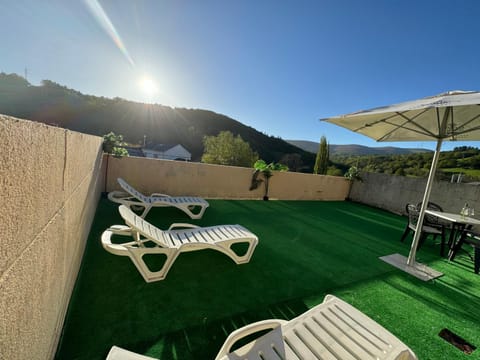 Patio, Day, Natural landscape, Mountain view, sunbed