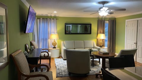 6BR in Suburban area close to Freeway and Galeria House in Bartlett