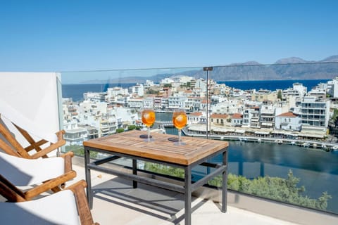 Gioma Luxury Suites - Lake View - Jacuzzi Apartment in Akti Koundourou