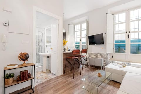 TV and multimedia, Living room, Dining area, internet