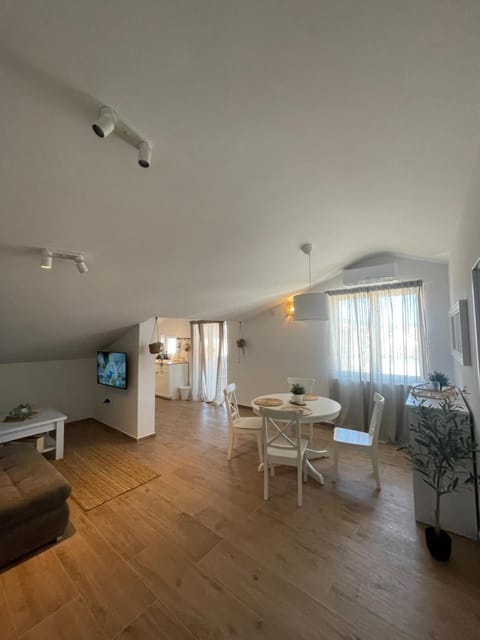 Apartmant SEASIDE - 2 min from beach, great terrace Apartment in Šibenik-Knin County, Croatia