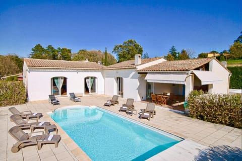 Country villa - Sleeps 8 - Mimosa view Villa in Mouans-Sartoux