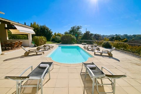 Country villa - Sleeps 8 - Mimosa view Villa in Mouans-Sartoux