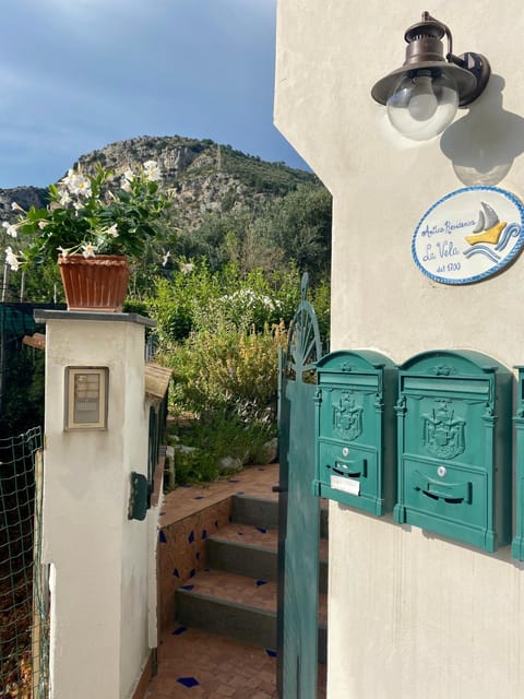 Facade/entrance, Property logo or sign, Decorative detail, Mountain view