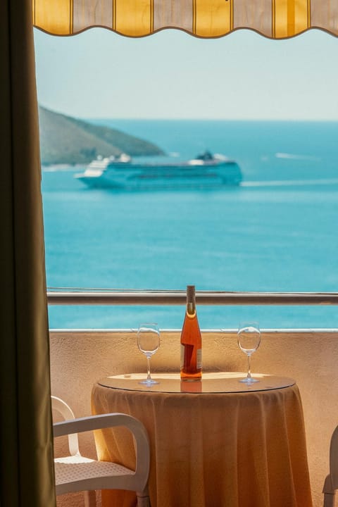 View (from property/room), Balcony/Terrace, Sea view