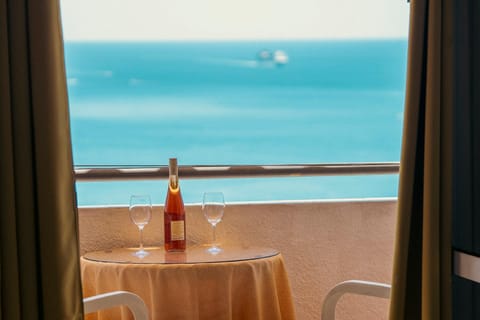Food and drinks, Sea view