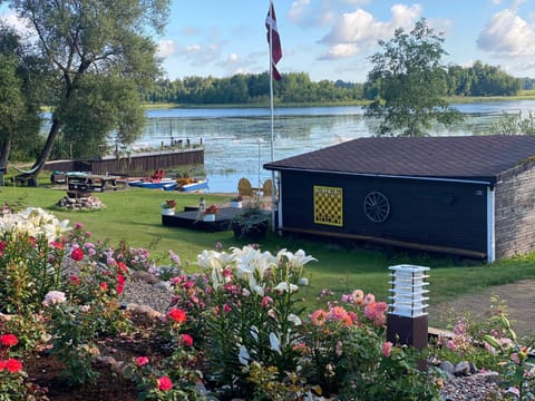 View (from property/room), Garden view, Lake view