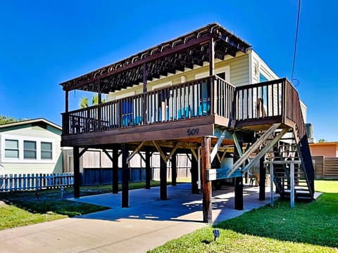 Property building, Facade/entrance, Neighbourhood, Balcony/Terrace, Parking