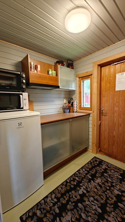 Kitchen or kitchenette, oven, stove