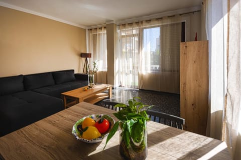 Living room, Food and drinks, Seating area, Dining area, Food