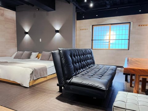 Bed, Living room, Photo of the whole room, Seating area, Bedroom