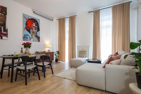 Living room, Seating area, Dining area, heating, internet