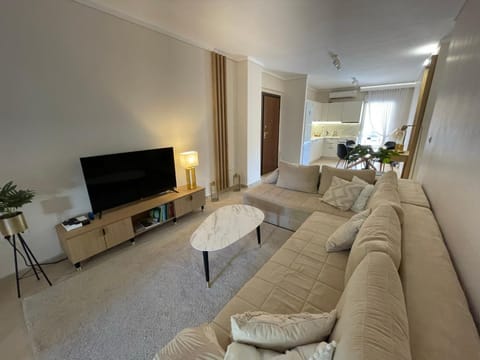 Communal lounge/ TV room, TV and multimedia, Living room, Seating area, Evening entertainment