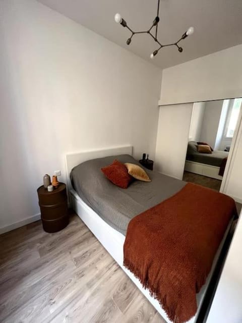 Bed, TV and multimedia, Photo of the whole room, Bedroom, furniture