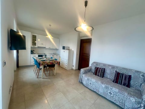 TV and multimedia, Kitchen or kitchenette, Living room, Seating area, Dining area, minibar, oven, pet friendly, stove