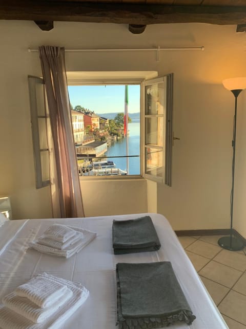 Bed, Bedroom, Lake view, Lake view, Landmark view, Landmark view