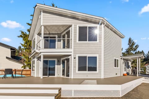 Belfair Beach House House in Hood Canal