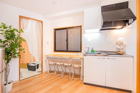 Photo of the whole room, Food