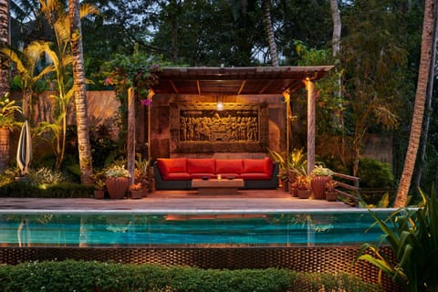 Garden, Food and drinks, Seating area, Swimming pool, Breakfast