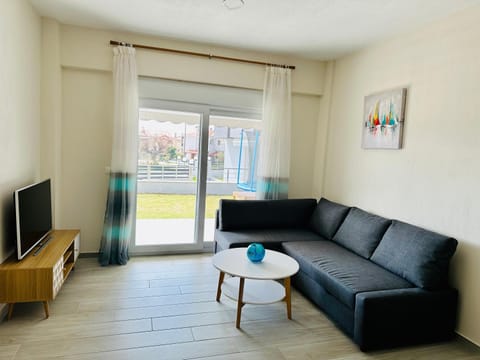 Communal lounge/ TV room, TV and multimedia, Living room, Evening entertainment