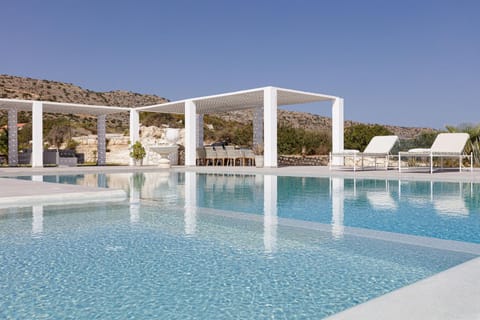 Day, Natural landscape, Mountain view, Pool view, Swimming pool, sunbed