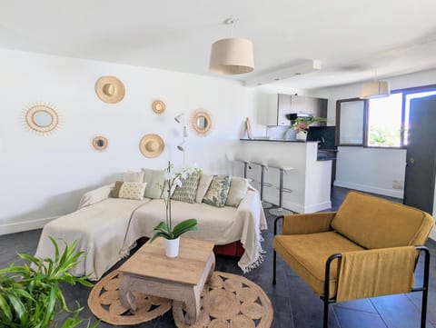 Kitchen or kitchenette, Living room